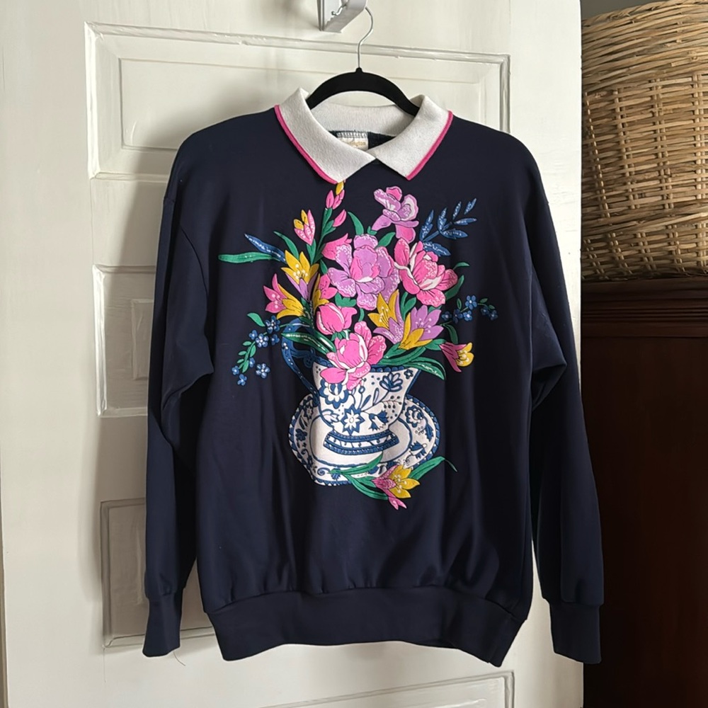 Vintage Floral Graphic Sweatshirt with collar size Medium